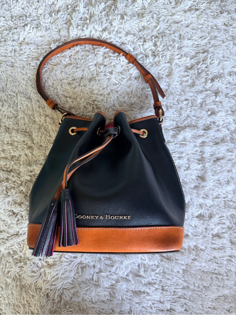 🖤 Dooney & Bourke Black Pebble Grain Leather Drawstring Bucket Bag